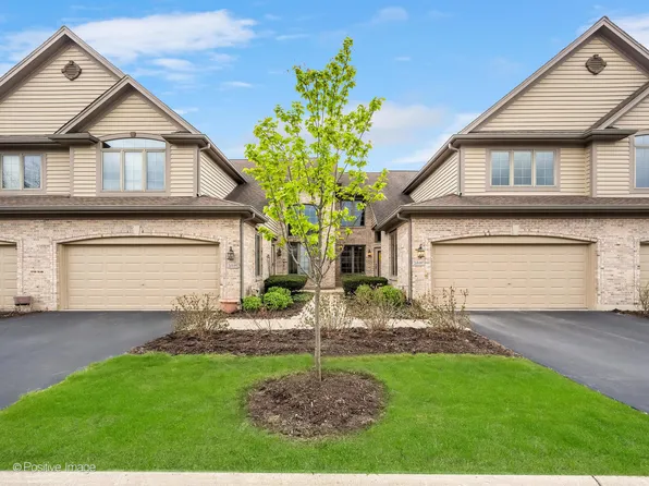 26W097 Klein Creek Dr, Winfield, IL 60190