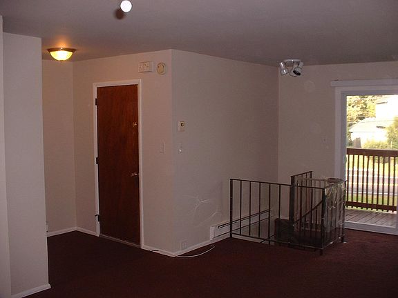 3rd image of 116 W Oak Ln Fl 1ST