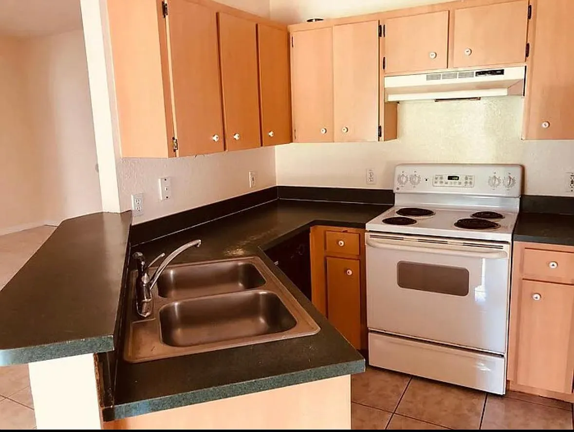 728 Leopard Ct — Photo 4