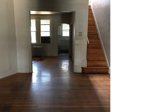 2nd image of 176 W Annsbury St