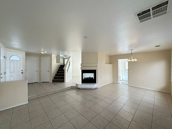 4th image of 729 Persian Violet Ave