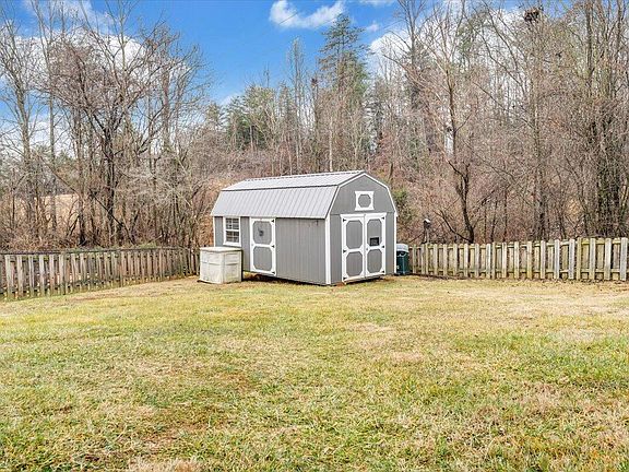 4th image of 5642 Legate Dr