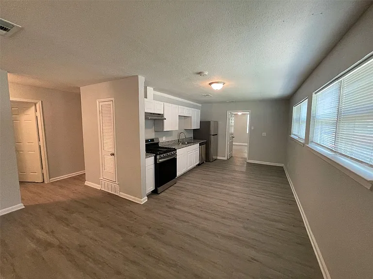 5748 Bowling Dr — Photo 6