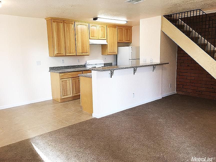 1st image of 73 La Fresa Ct
