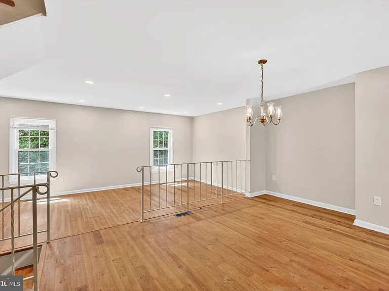 7306 Eggar Woods Ln — Photo 9