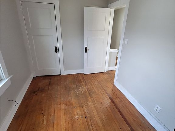 3rd image of 1863-1865 Emerson Ave