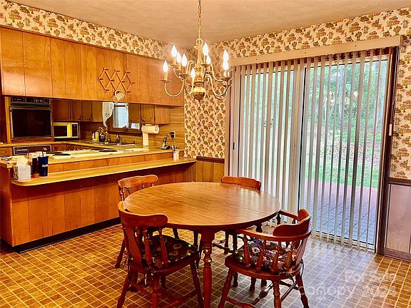 5th image of 1178 Mountain Shadows Dr
