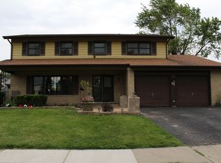 81 Eden Rd, Elk Grove Village, IL 60007