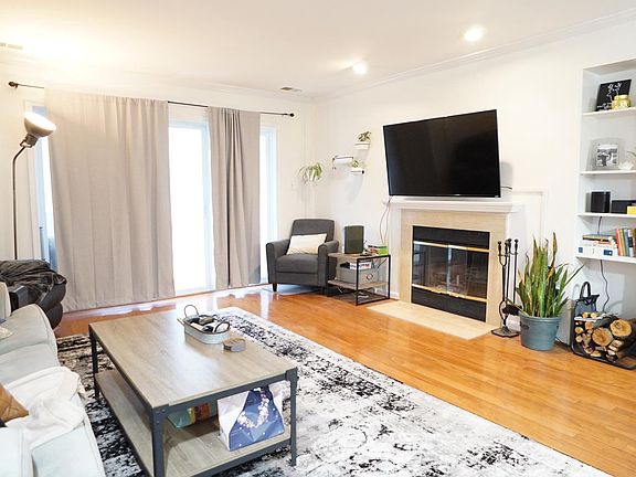 3rd image of 7707 Lafayette Forest Dr #2