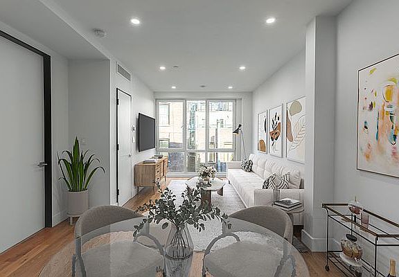 3rd image of 231 W 20th St