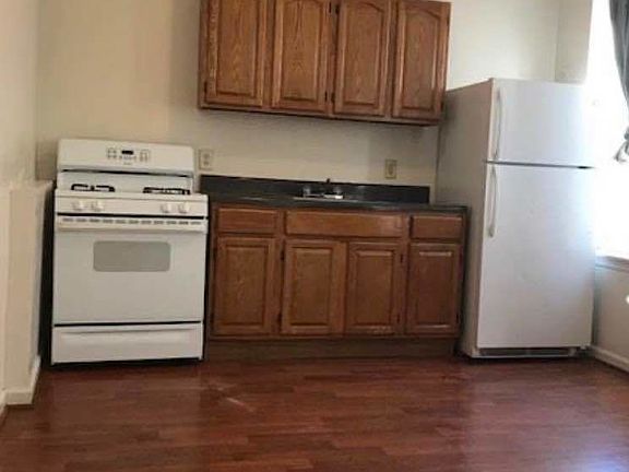5th image of 218 Foster Ave #2R