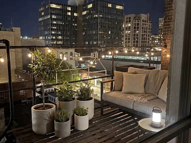 BALCONY / FIRE ESCAPE