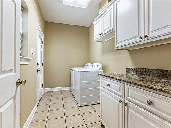 3rd image of 117 Woodchase Dr
