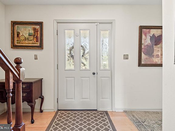 5th image of 1858 W Lisburn Rd