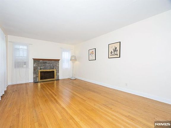 3rd image of 249 Carmita Ave