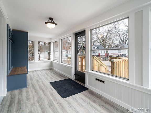 3rd image of 1773 Elwood St