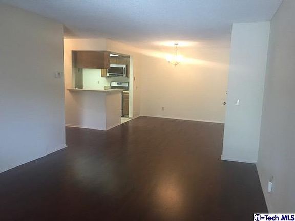 5th image of 460 Oak St APT 113