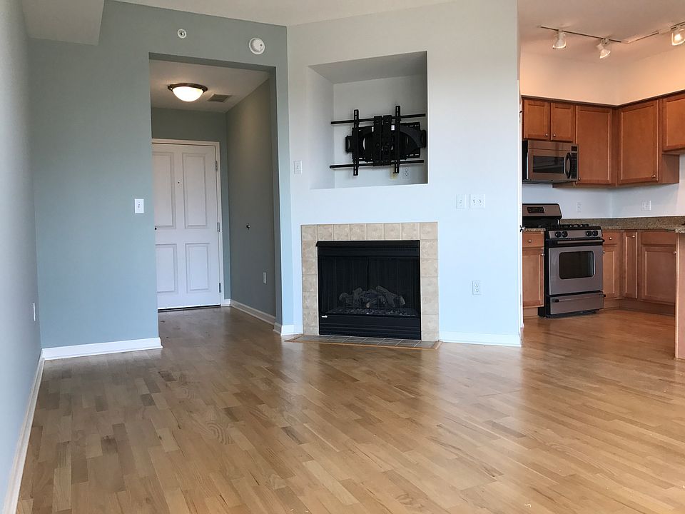 1st image of 500 Grant St E #606
