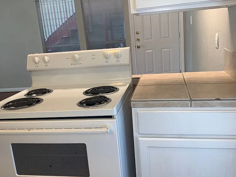 105 E 38th St #100-303 — Photo 10