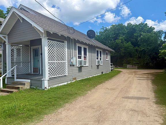 4th image of 400 Live Oak St