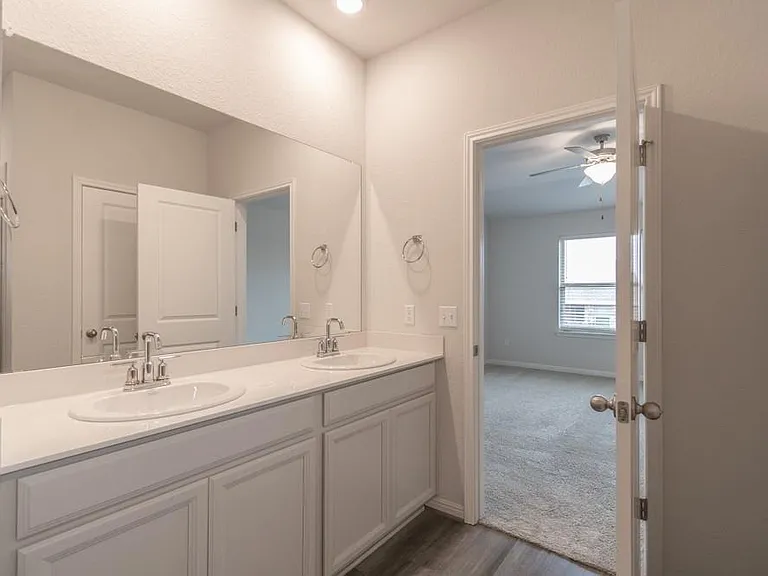 1605 Gerald Ln — Photo 11