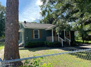 2012 8th St, Pascagoula, MS 39567