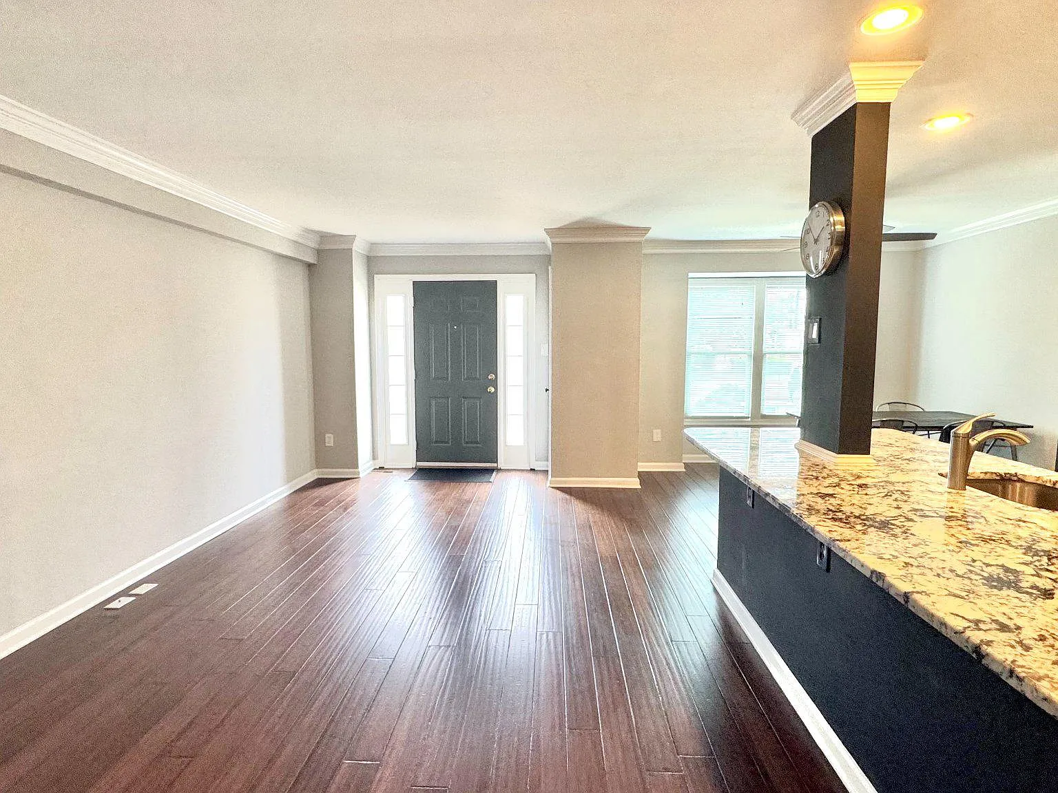 2 bed, 3.0 bath, 1350 sqft, $2,600 — Photo 4