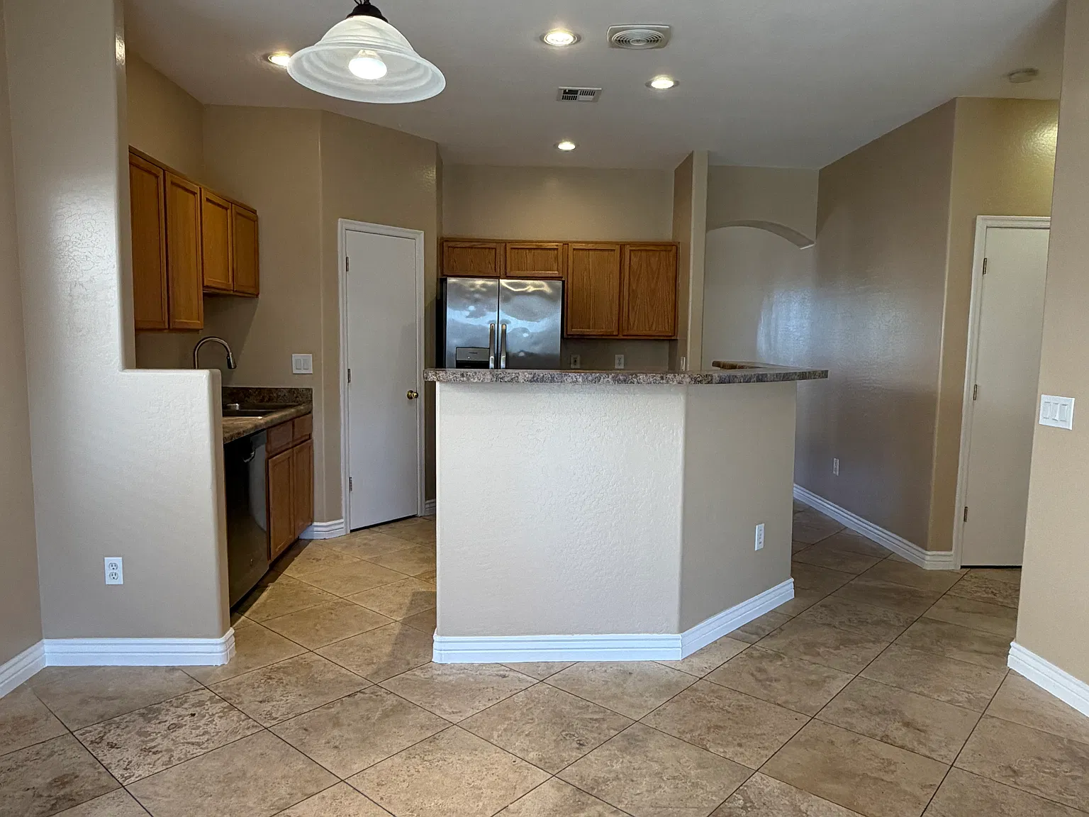 3 bed, 1500 sqft, $2,200 — Photo 2