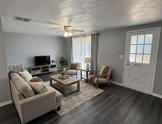 4th image of 4025 Grayton Dr