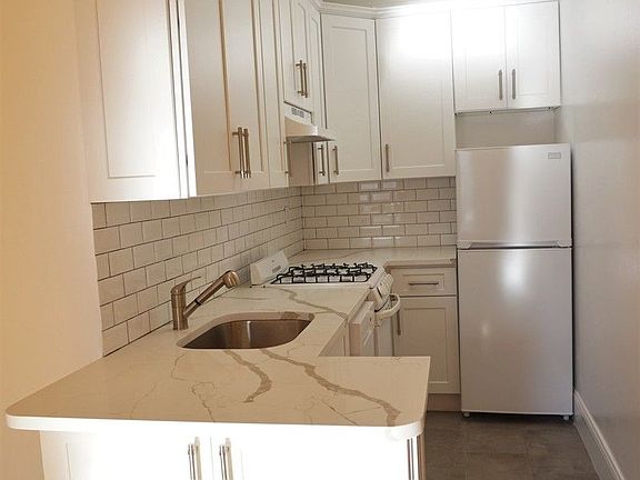 4th image of 14 W 71st St #4B