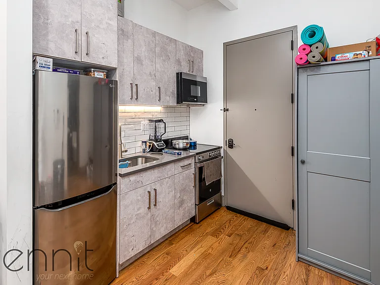 1443 Lincoln Pl #3R — Photo 2