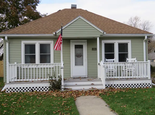 213 Davis St, Fox Lake, WI 53933