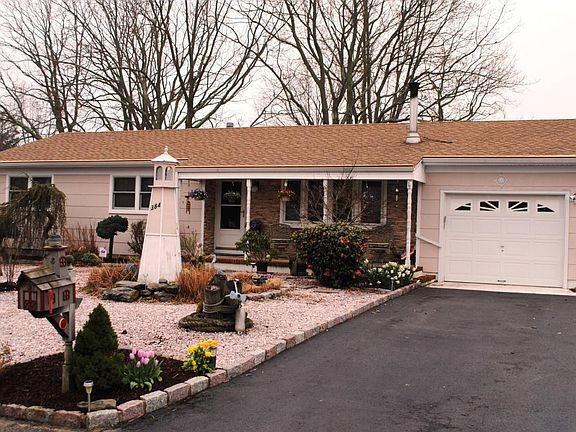 2nd image of 384 Essex Dr