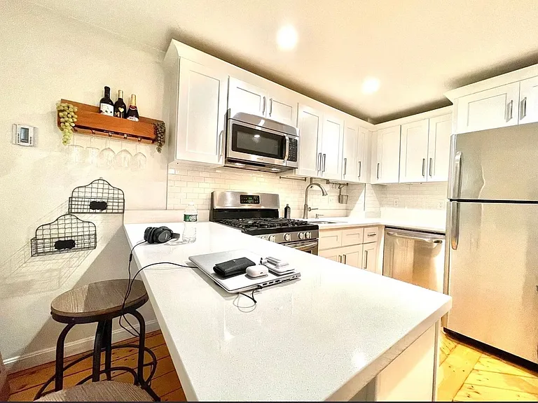 497 Sumner St #2 — Photo 4