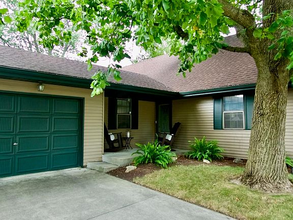 3rd image of 3901 N Lancaster Dr