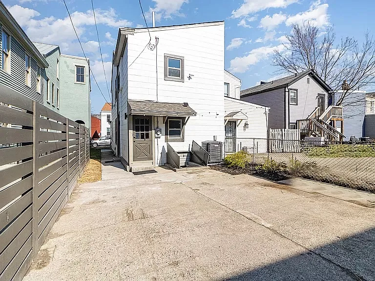 313 W 7th St #1 — Photo 11