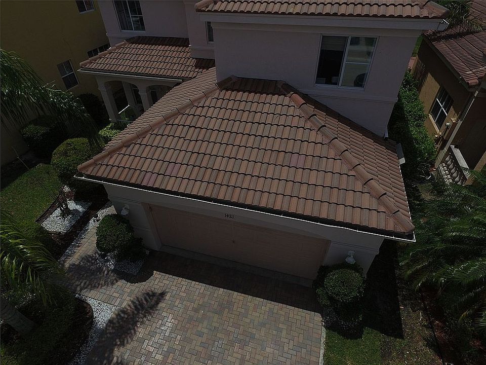 2nd image of 1421 Banyan Way