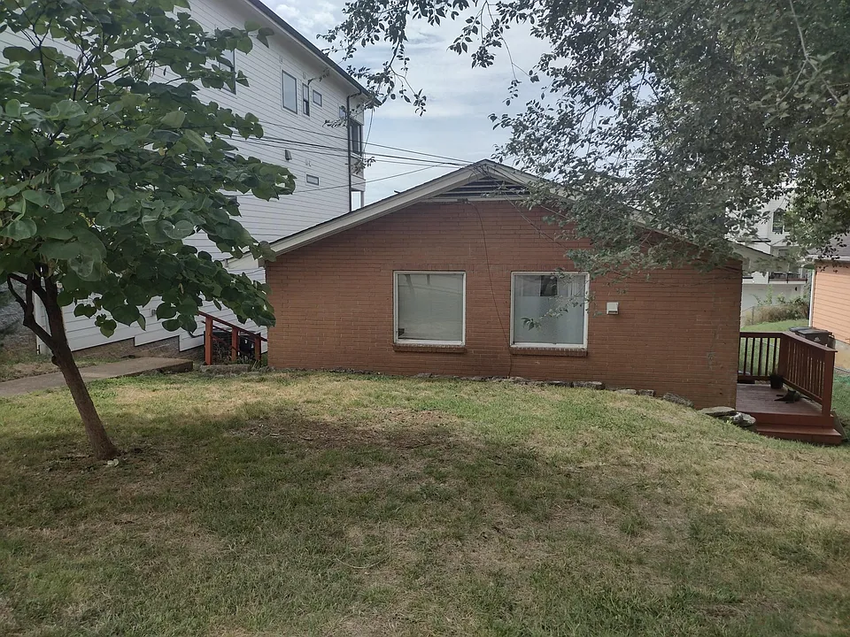 1017 Wade Ave #C