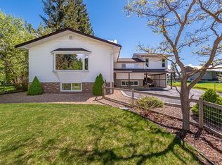 1910 30th St SE, Salmon Arm, BC V1E 2E6