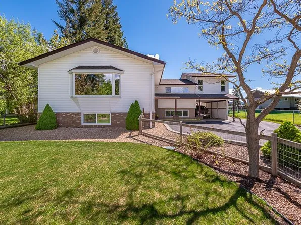 1910 30th St SE, Salmon Arm, BC V1E 2E6