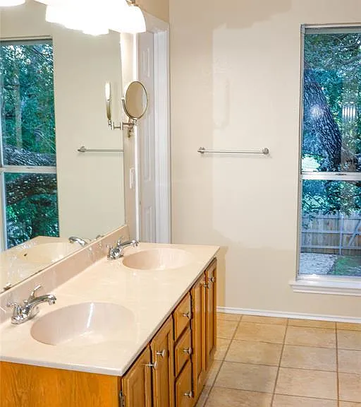 7515 Windrush Dr — Photo 10