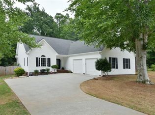 276 Montclair Dr, Advance, NC 27006