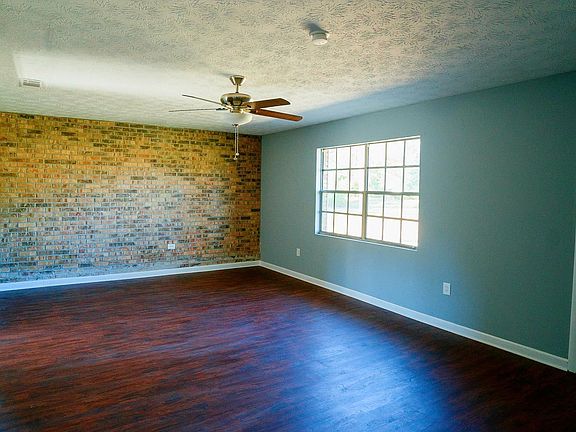 5th image of 103 Pamela Dr