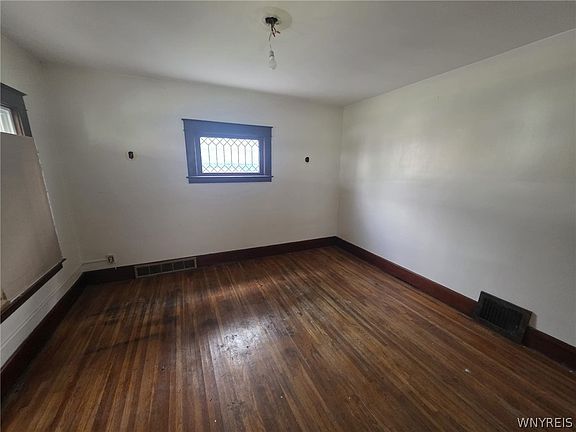 2nd image of 543 25th St