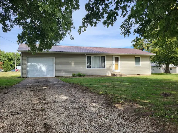 944 Commercial St, Mason, IL 62443