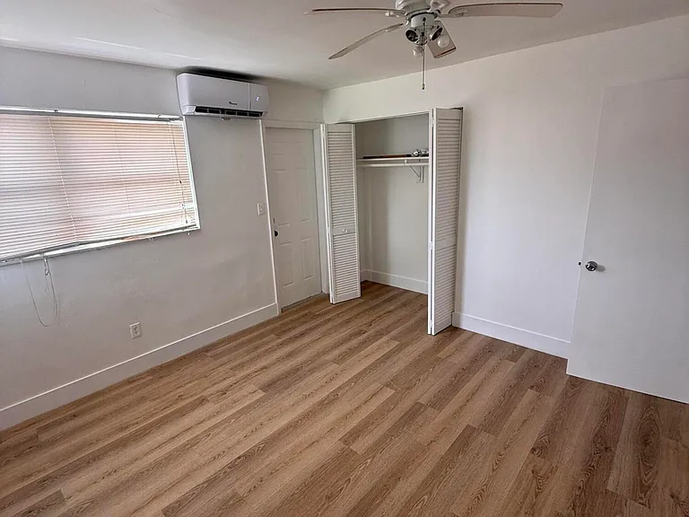 2018 NE 15th St — Photo 15