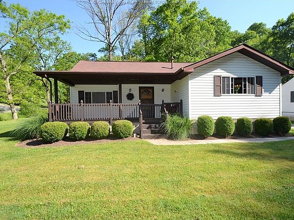 3rd image of 1590 Sugar Creek Dr
