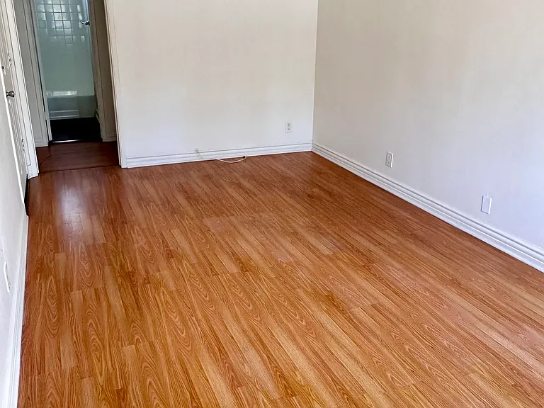 10850 Landale St — Photo 2