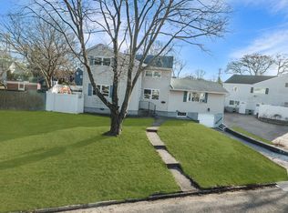 7 Wagon Ln #2, Centereach, NY 11720