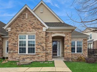 2626 Camberley Cir, Naperville, IL